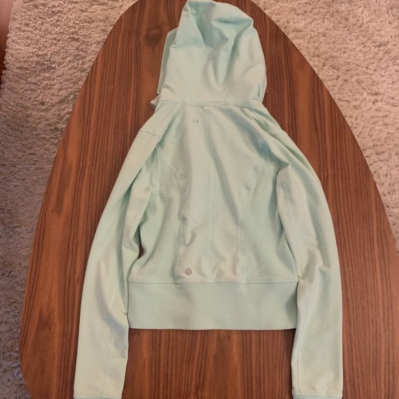 Lululemon Throw Me Over Cropped Hoodie size 4 - Picture 2 of 2